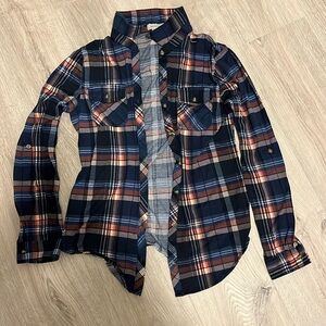 Super cute flannel from Passport. Size medium and worn a couple times!